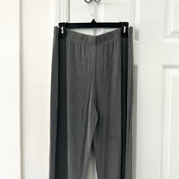 Travelers by Chico's Grey Slink Mock Neck Sleeveless Top Full Length Pants Set 1 - Picture 9 of 11